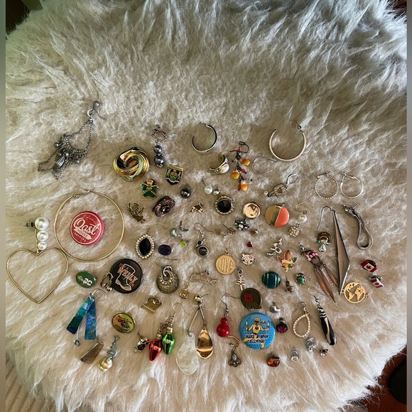 60+ Bundle of Pins, Brooches & Single Earrings - Picture 1 of 16